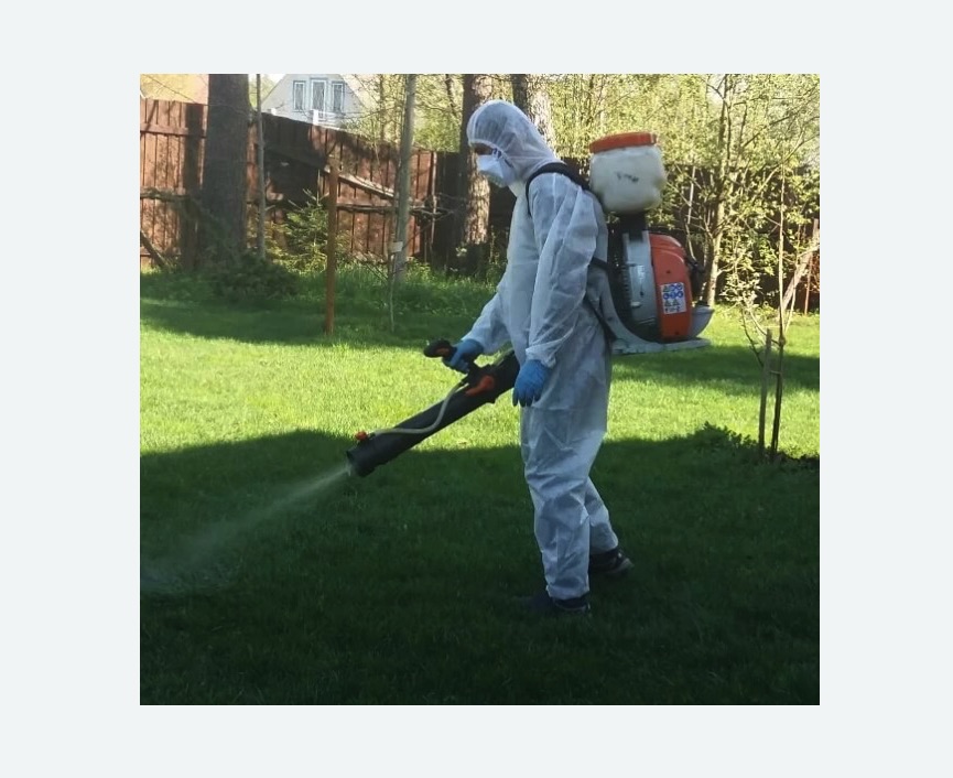 Обработка территории от клещей в Перевицком Торжке